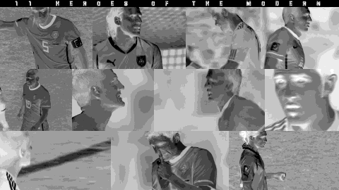 Once vídeos en blanco y negro invertidos de jugadores de fútbol uno al lado del otro en una pantalla